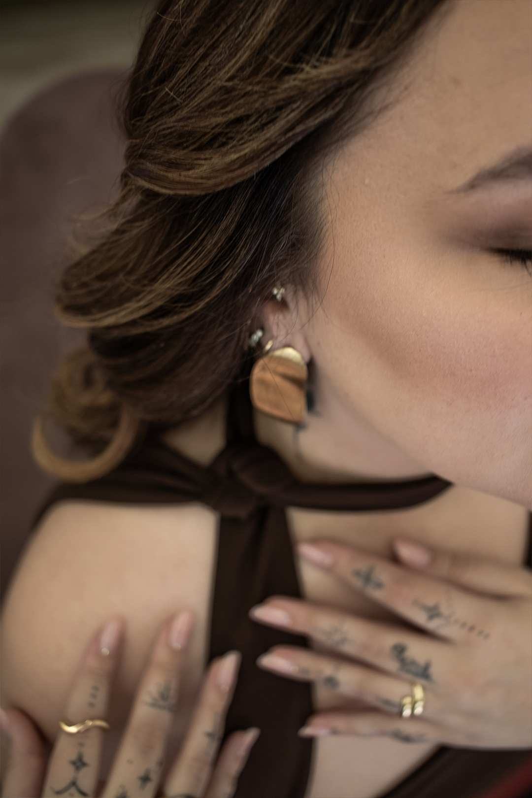 Bastidores de uma produção de beleza da Bella Bastian Beauty